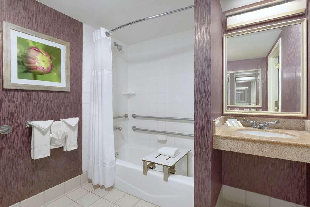 Hilton Garden Inn Springfield Ngoại thất bức ảnh