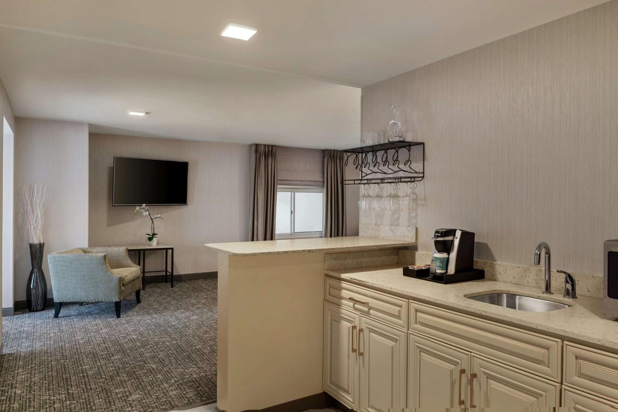 Hilton Garden Inn Springfield Ngoại thất bức ảnh