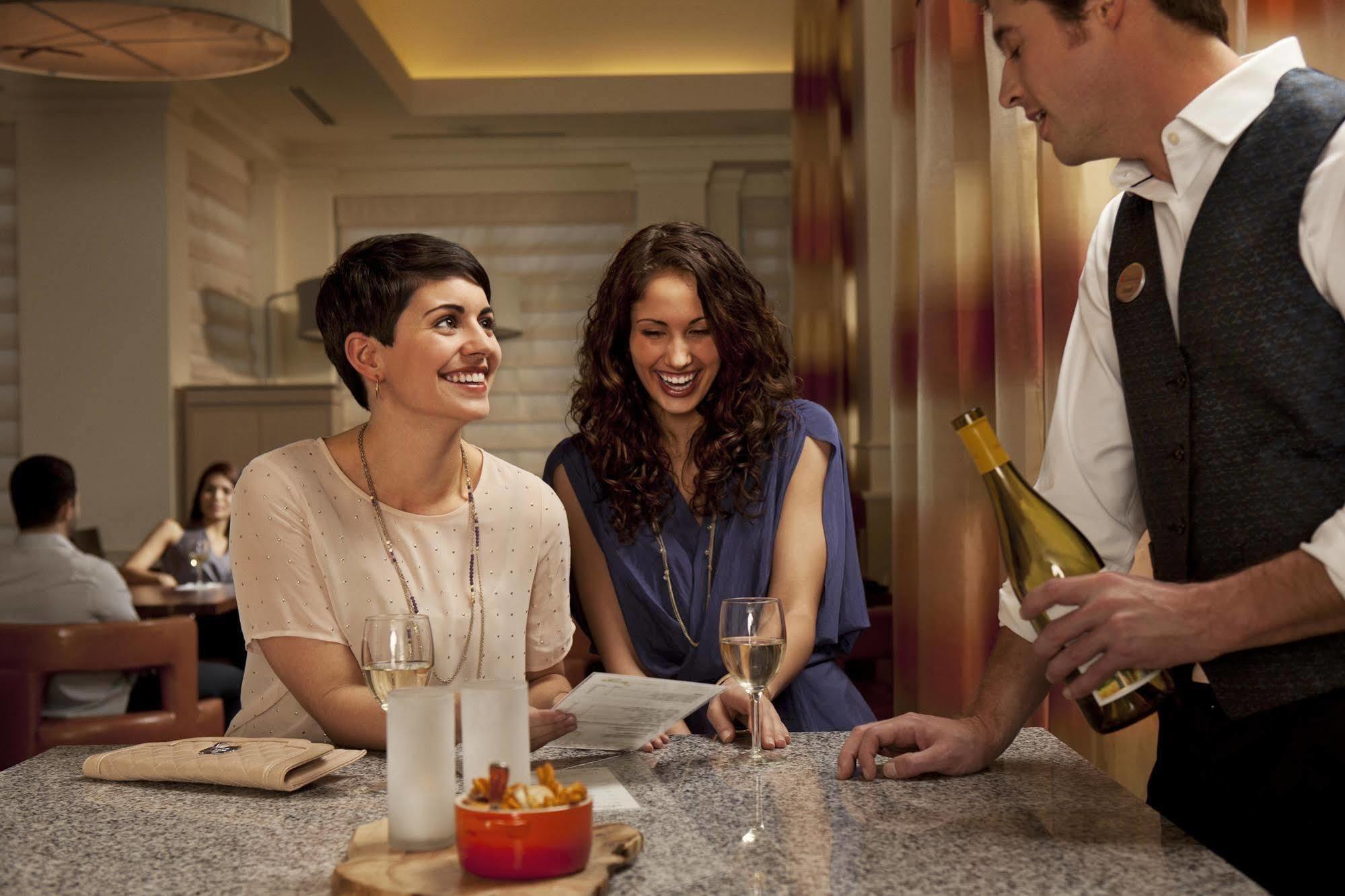 Hilton Garden Inn Springfield Ngoại thất bức ảnh